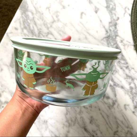 Pyrex 4-cup container-Star Wars- Baby Yoda - Picture 5 of 5